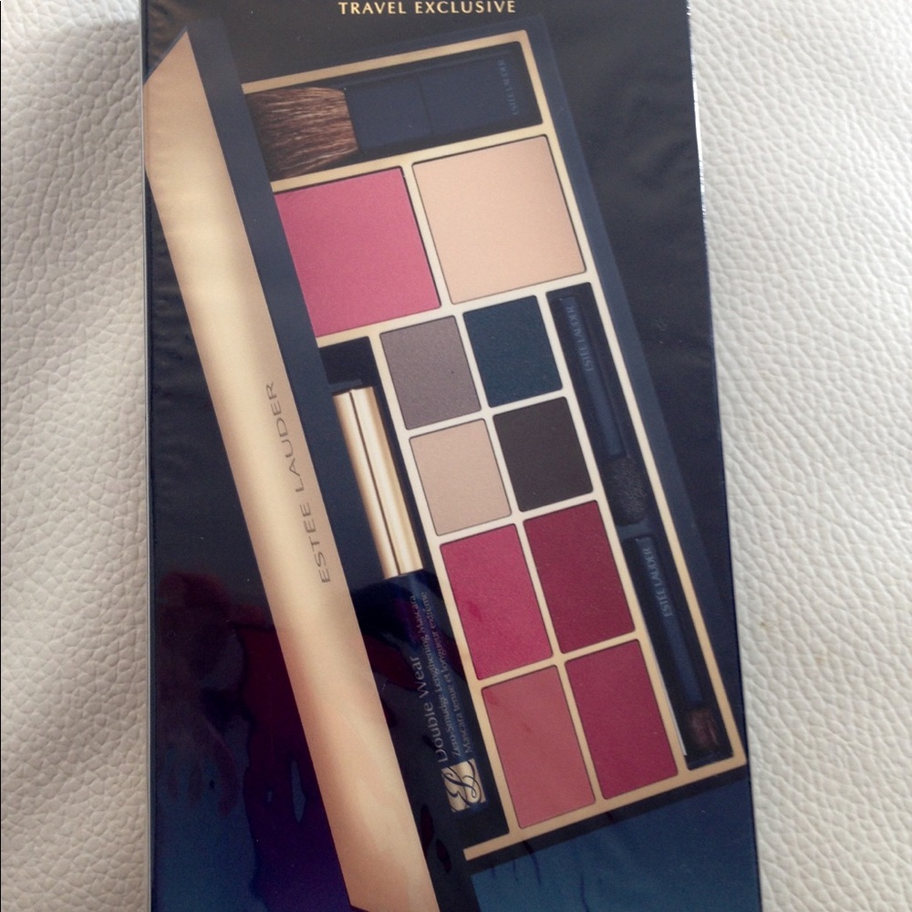 Estée Lauder Travel Exclusive Pallet